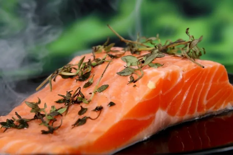 Salmon (312 To 4 Ounces) With Strong Chili Sauce