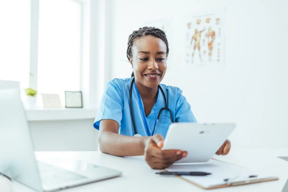 Gaining work experience when studying online – The importance of clinical placements