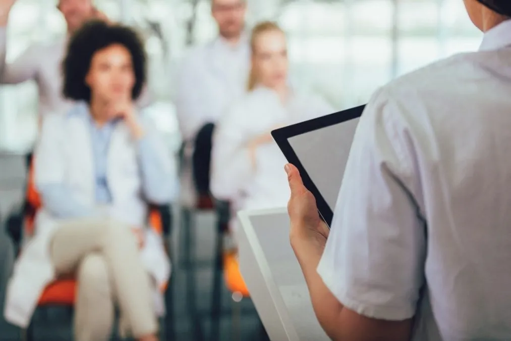 What are the roles and responsibilities of a nurse leader?